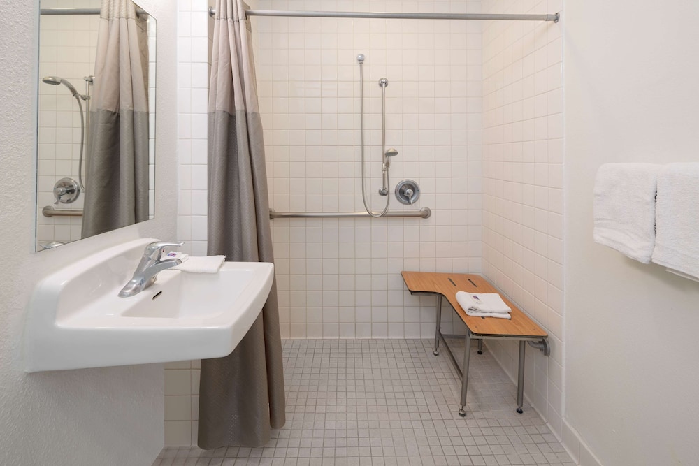 Motel6 Ventura, CA - South 57/61