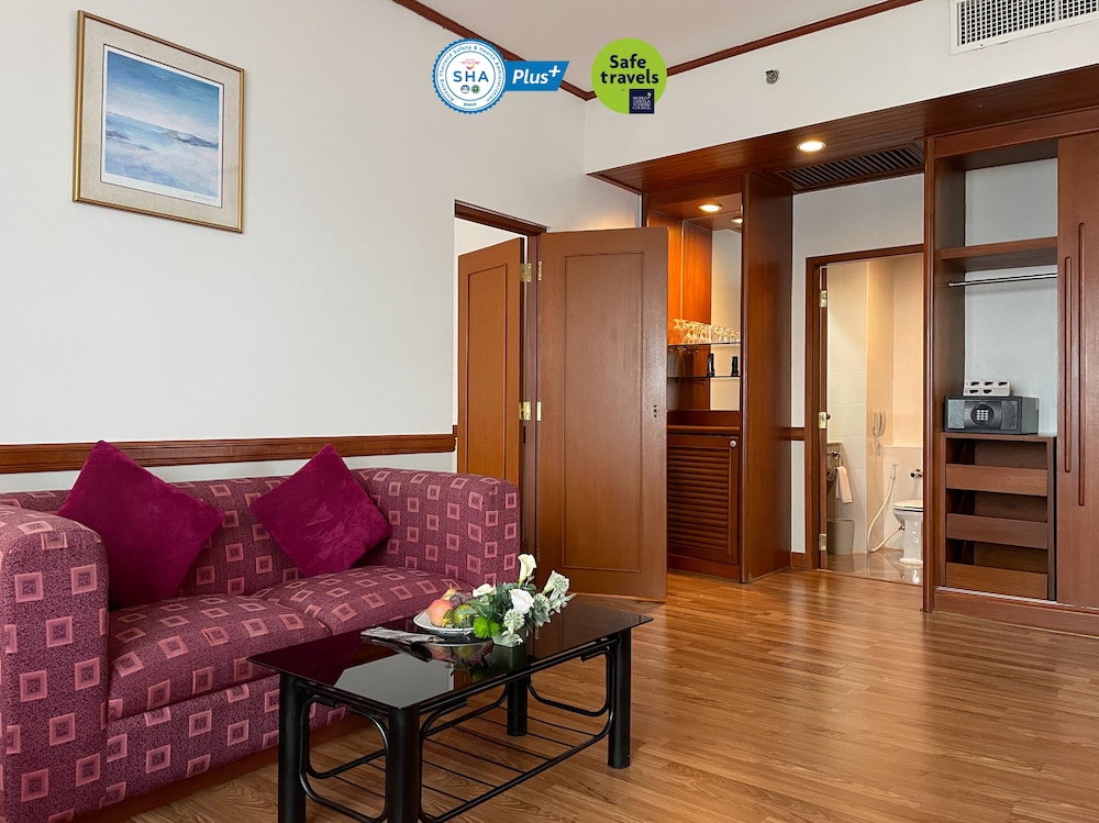 Royal Phuket City Hotel 56/90