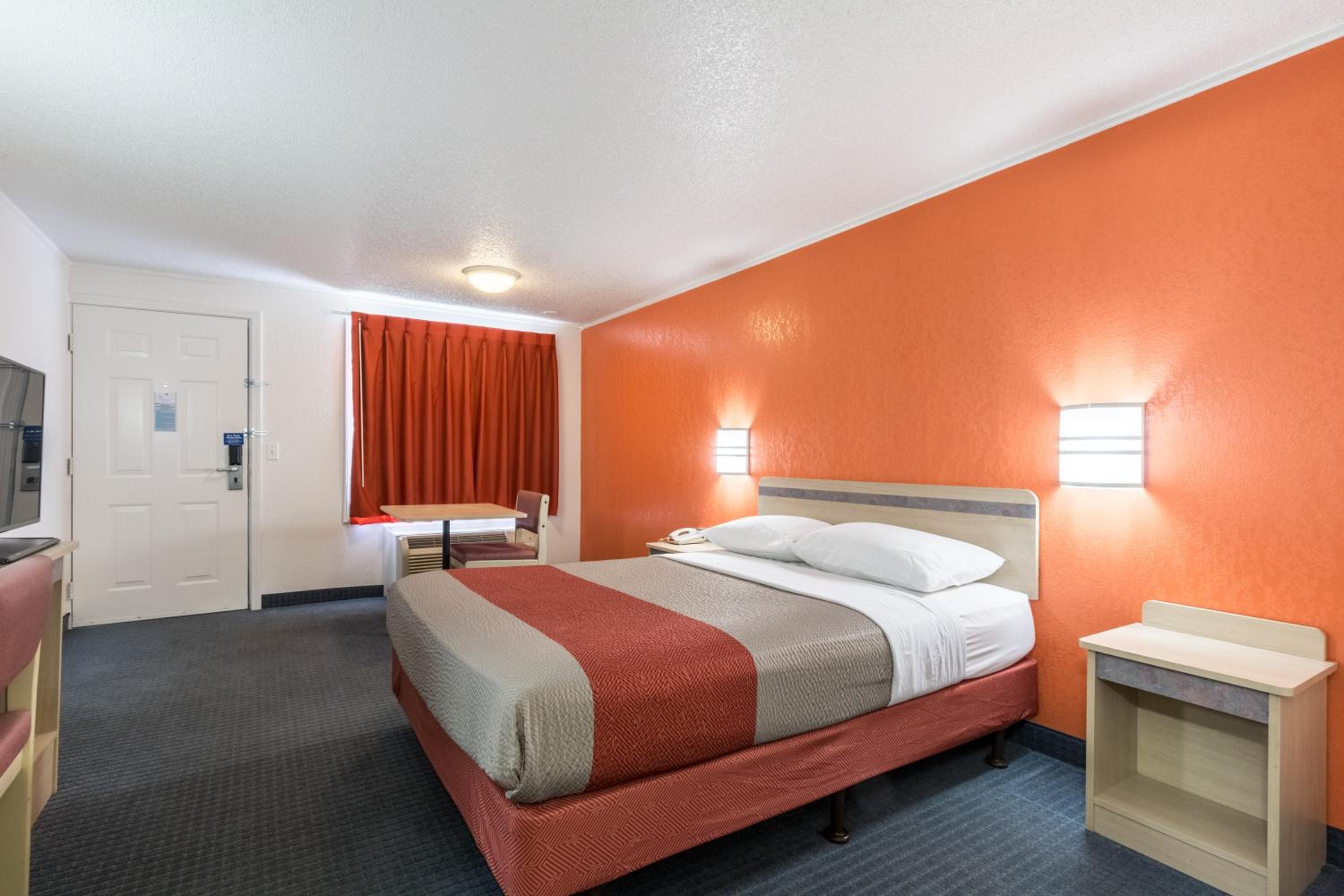 Travelodge by Wyndham Lansing MI 10/21