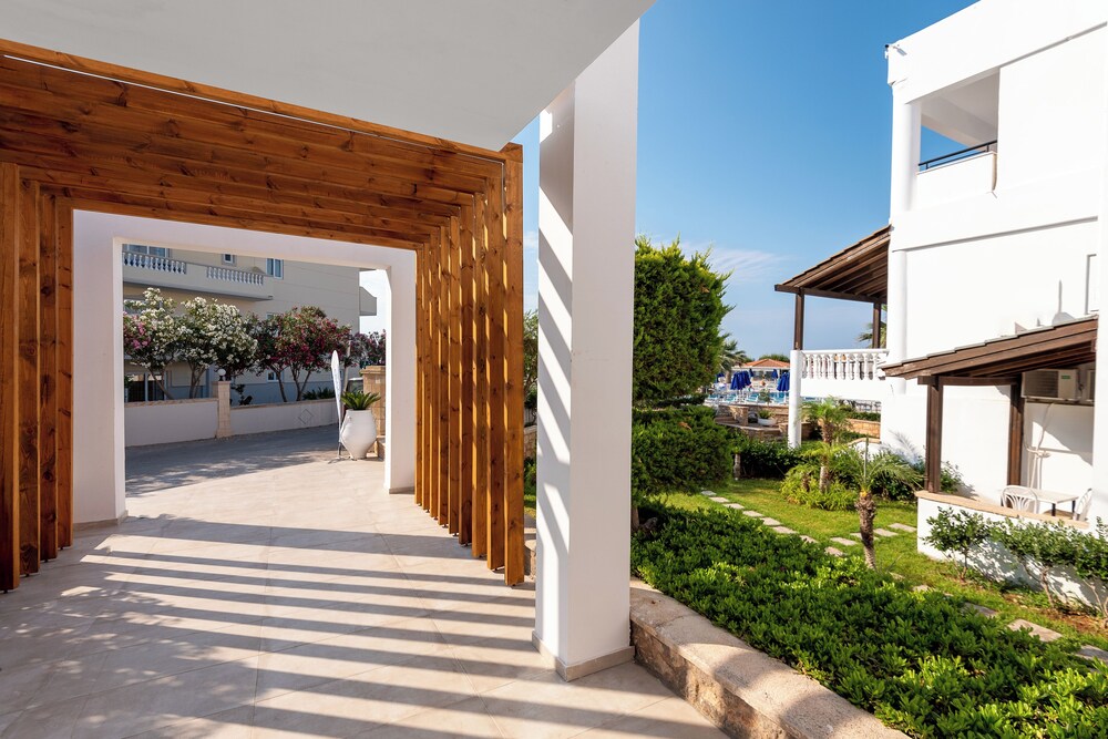 Elvita Hotel 58/67