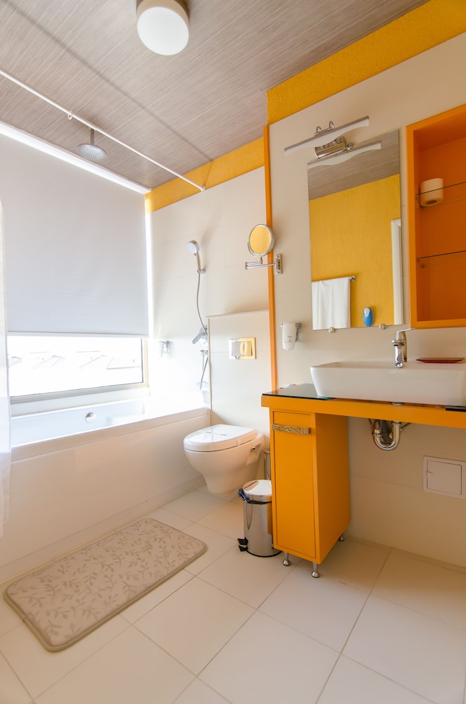 Phoenicia Luxury 51/55
