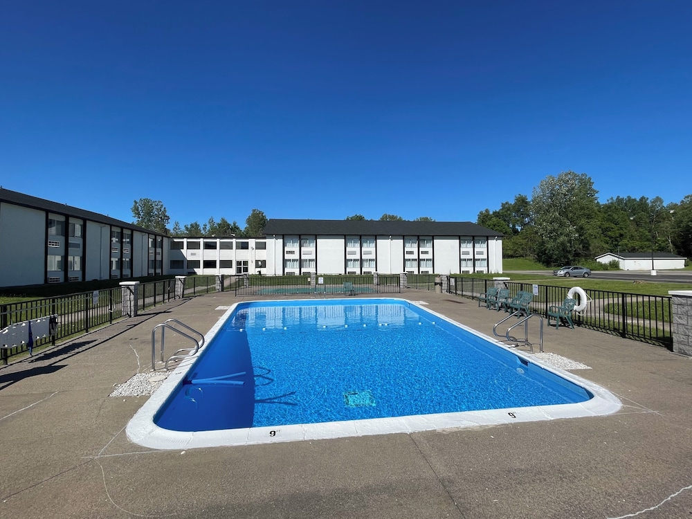 Days Inn By Wyndham Erie 26/39