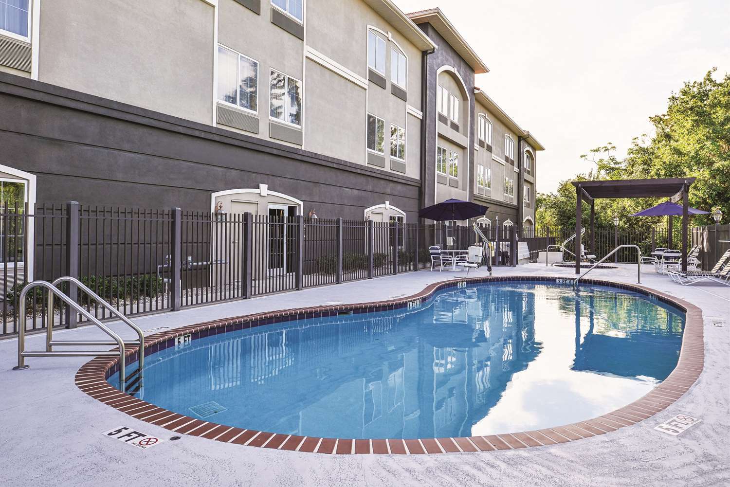 La Quinta Inn & Suites by Wyndham Sebring 8/56