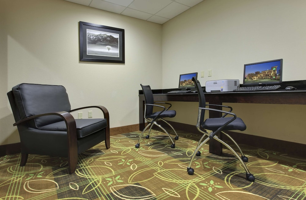 La Quinta Inn Suites By Wyndham Memphis Wolfchase 55/63