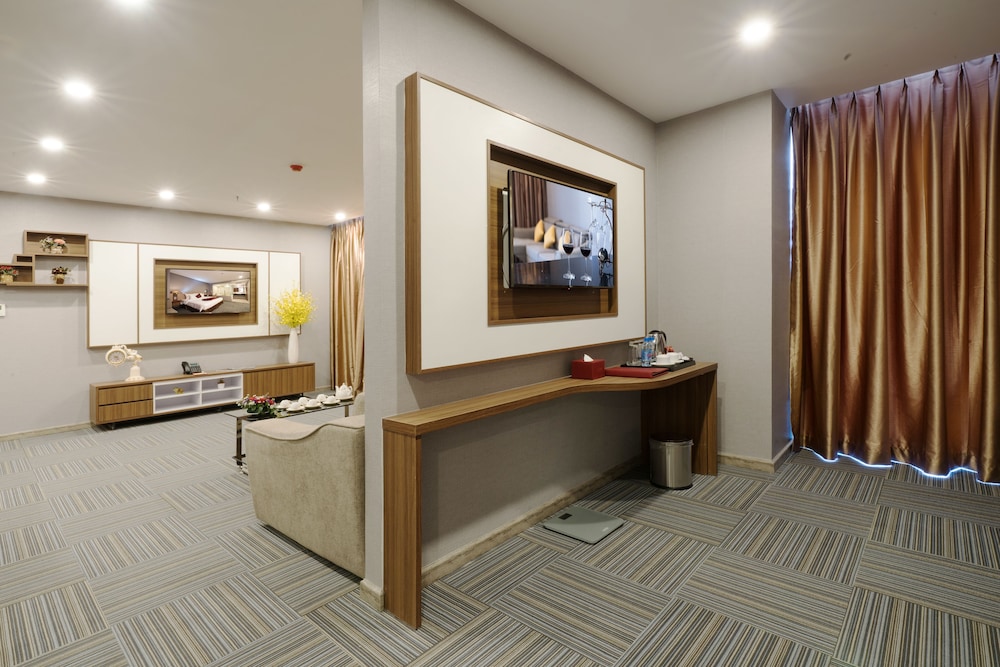 Le More Hotel 7/50