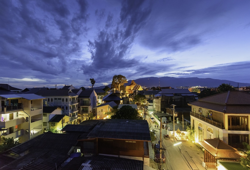 Chala Number 2 Art And Gallery House in CHIANG MAI