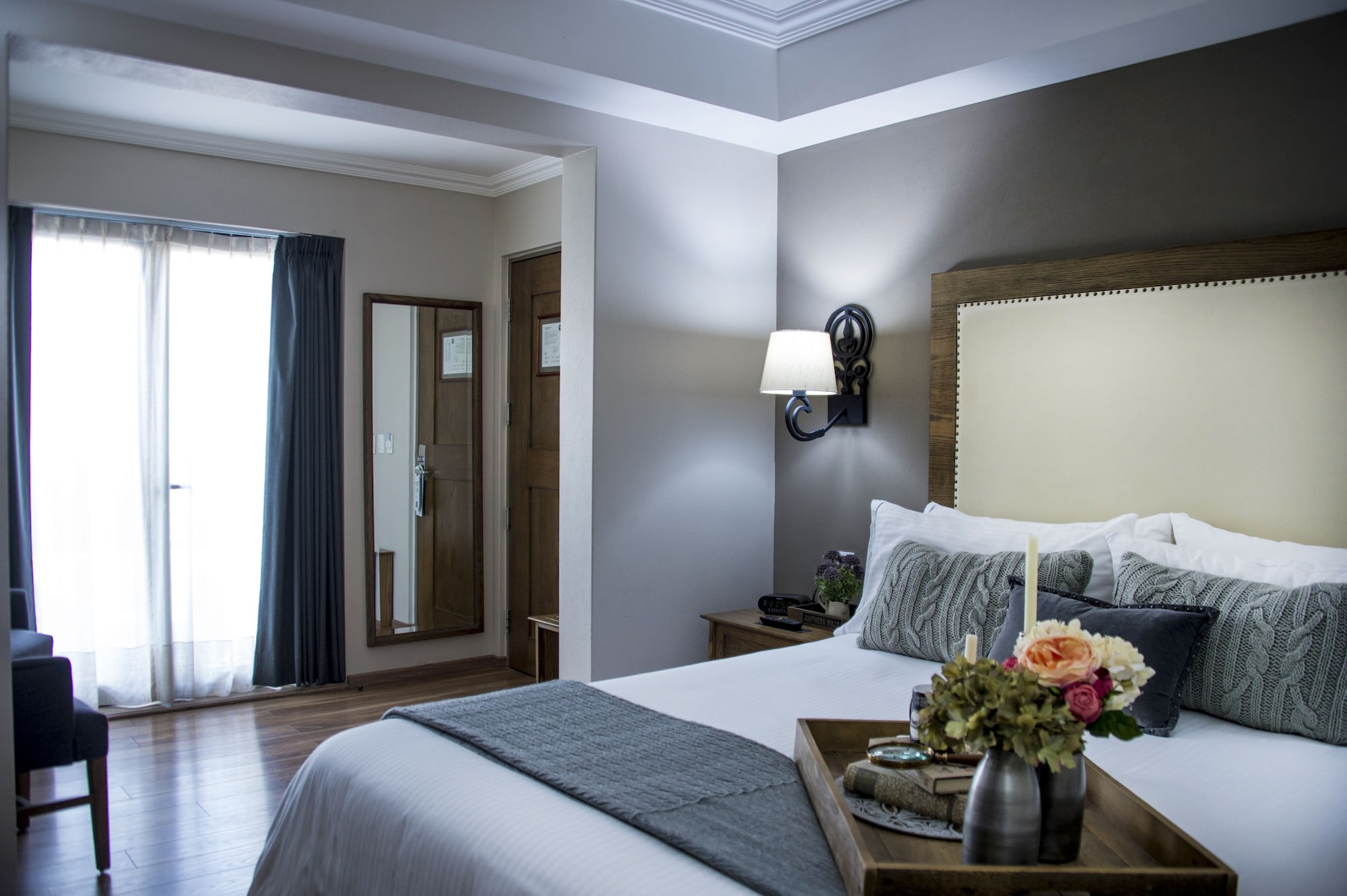 PREMIER, KING BED, CITY VIEW