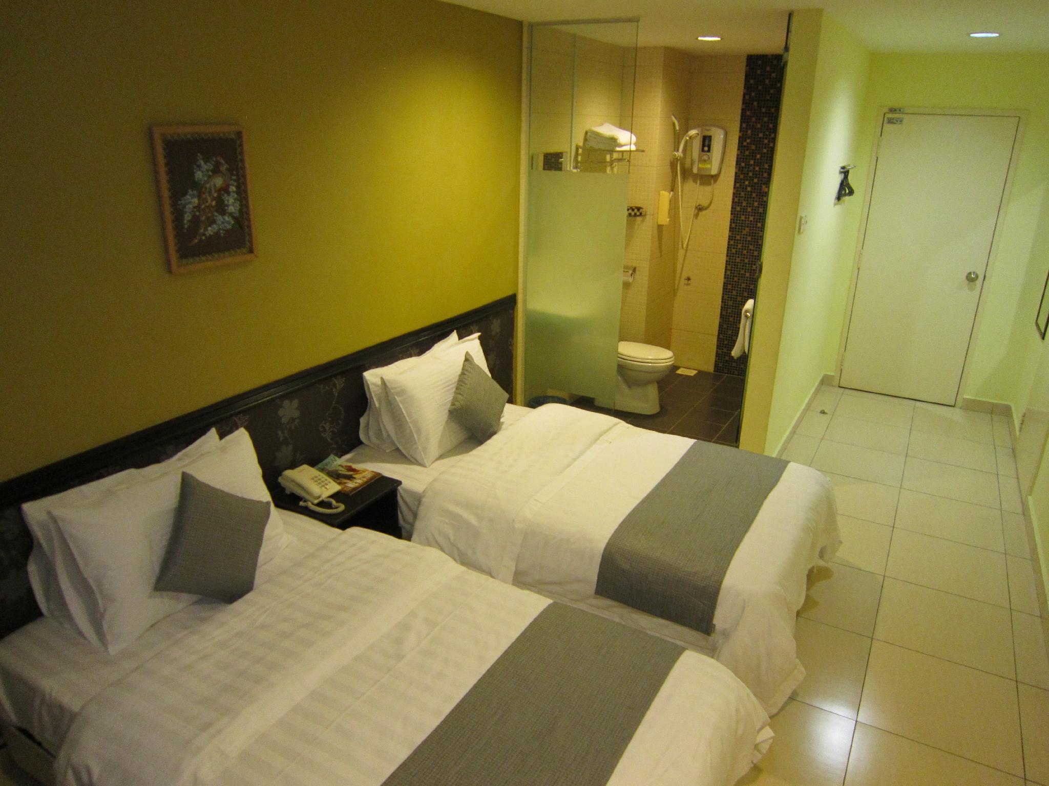 Twin Hotel 18/50