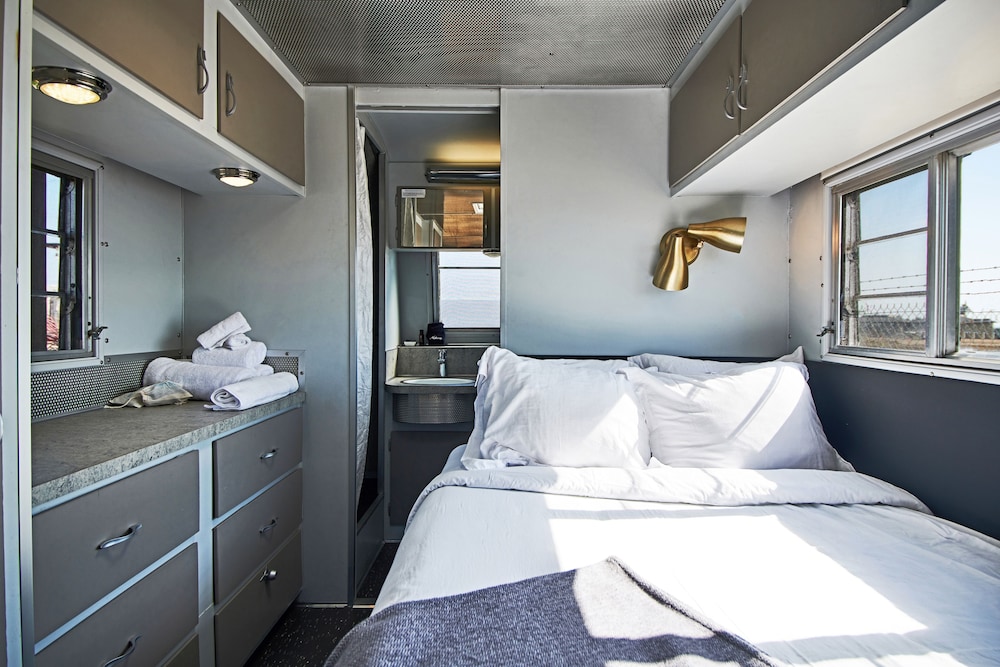 Wonderland, Alice, Premium, 1 Queen and 1 Double Bed