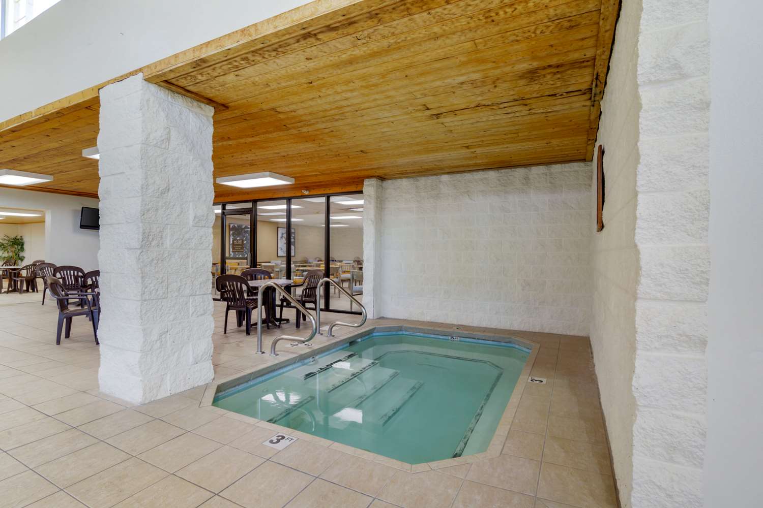 Comfort Suites Bismarck, ND 3/8