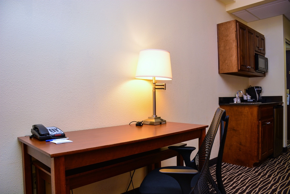 Four Points by Sheraton Fayetteville Fort Liberty 16/41