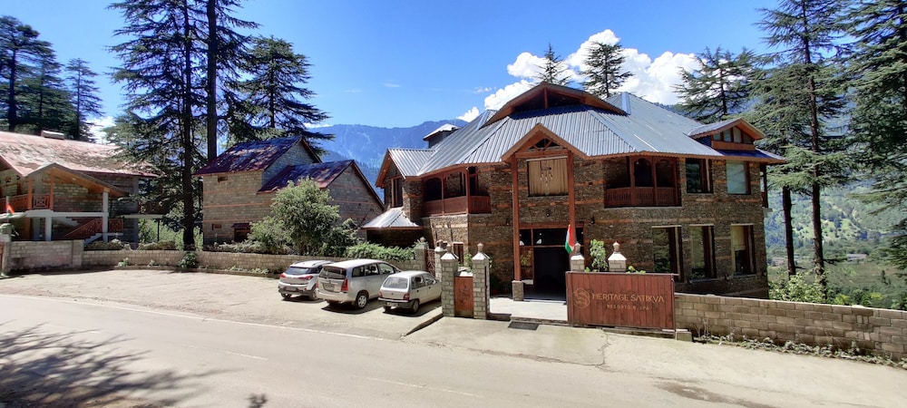 HERITAGE VILLAGE RESORT 6/77