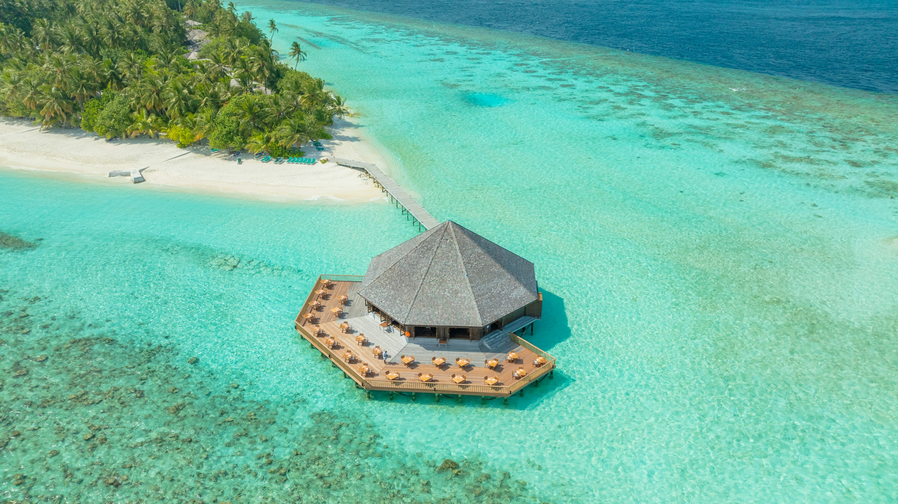 Vilamendhoo Island Resort & Spa 270/272