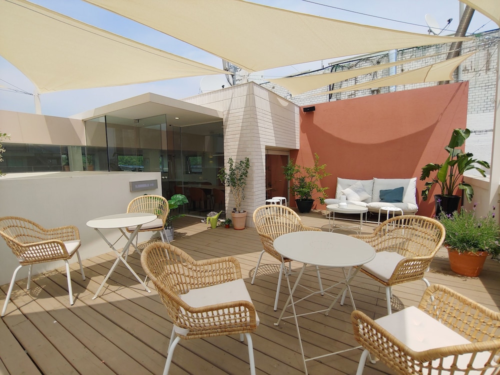 Tong Tong Petit Hotel 8/38