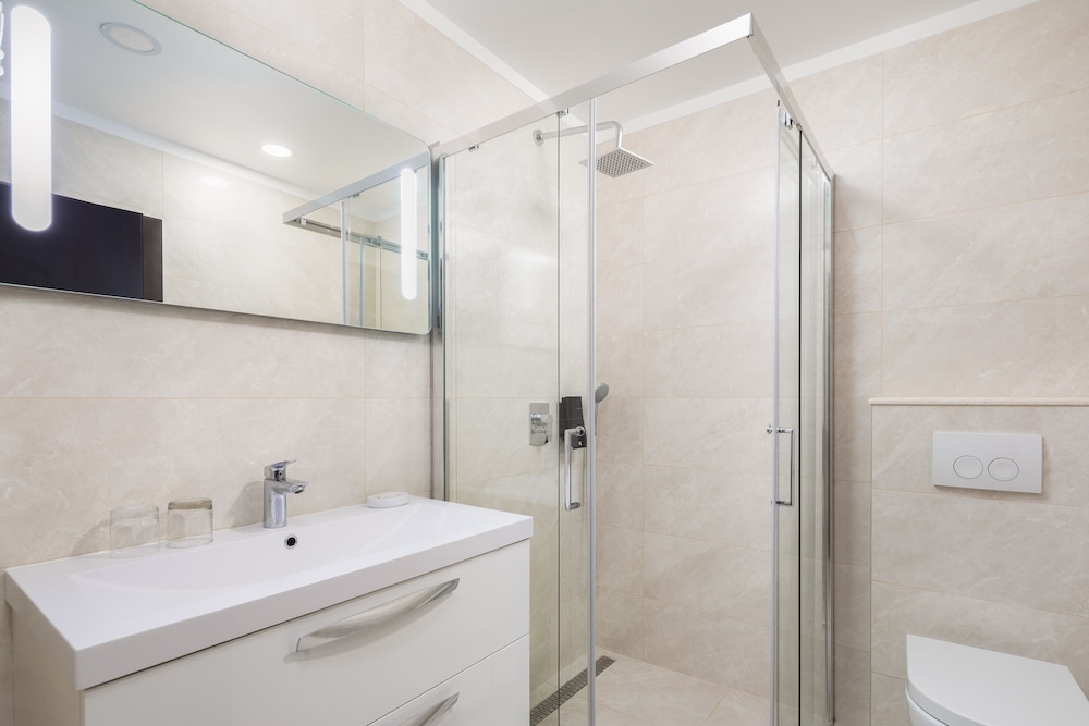Le Premier Luxury Rooms 34/43