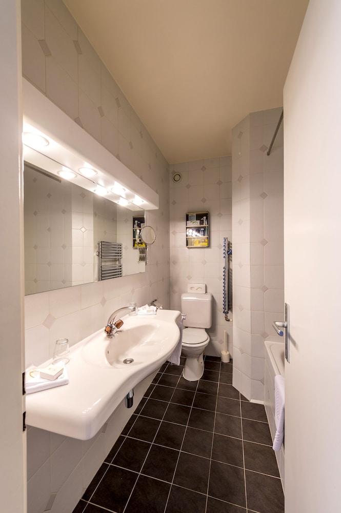Churchill Hotel 20/37