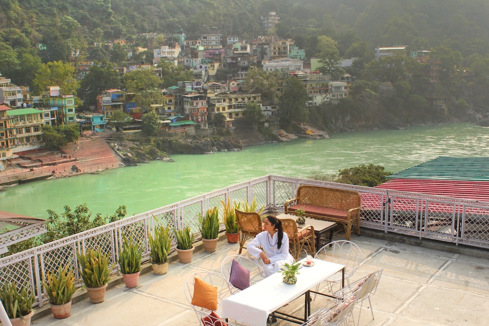 Hotel Ishan A Riverside Retreat 12/15