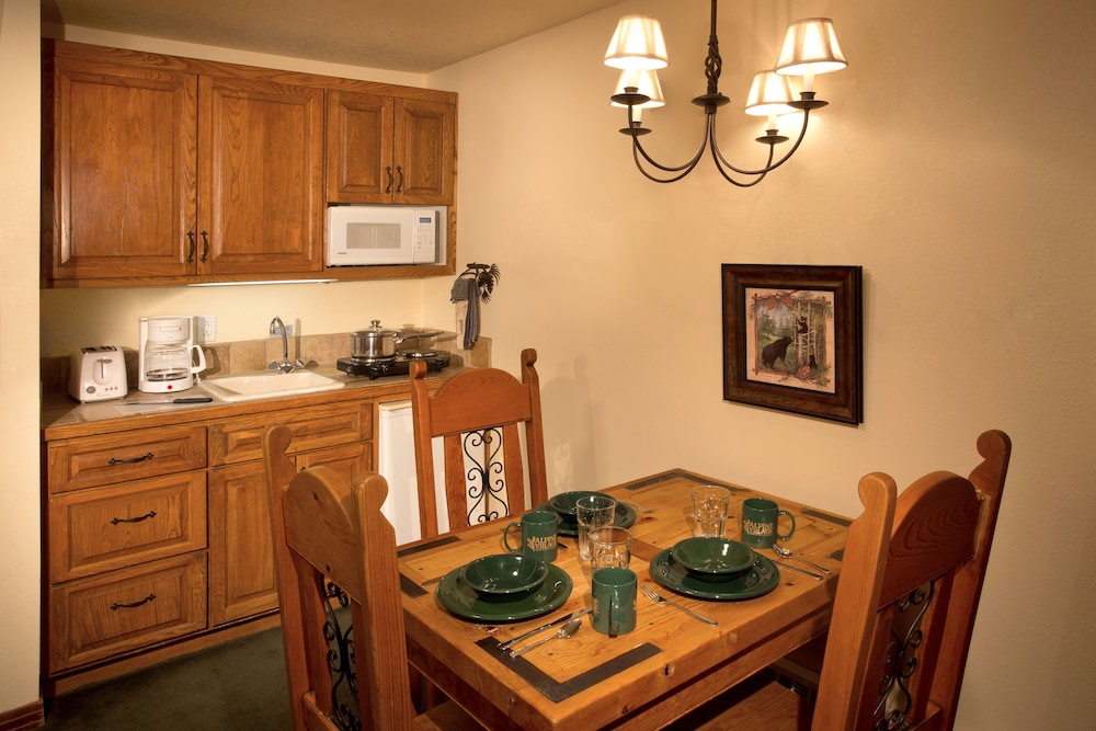 Alpine Village Suites 37/50