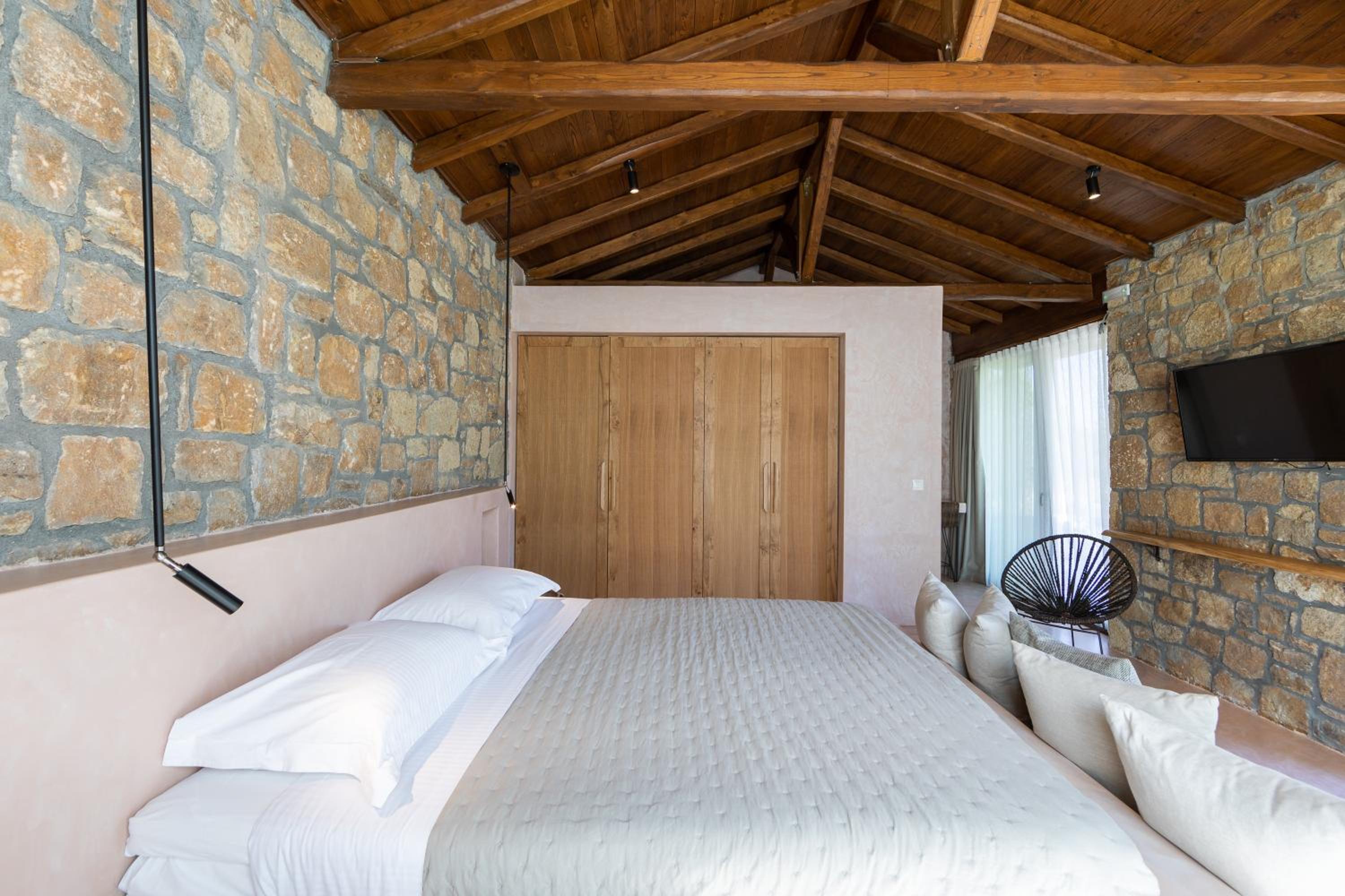 Stone, Junior Suite, Pool View