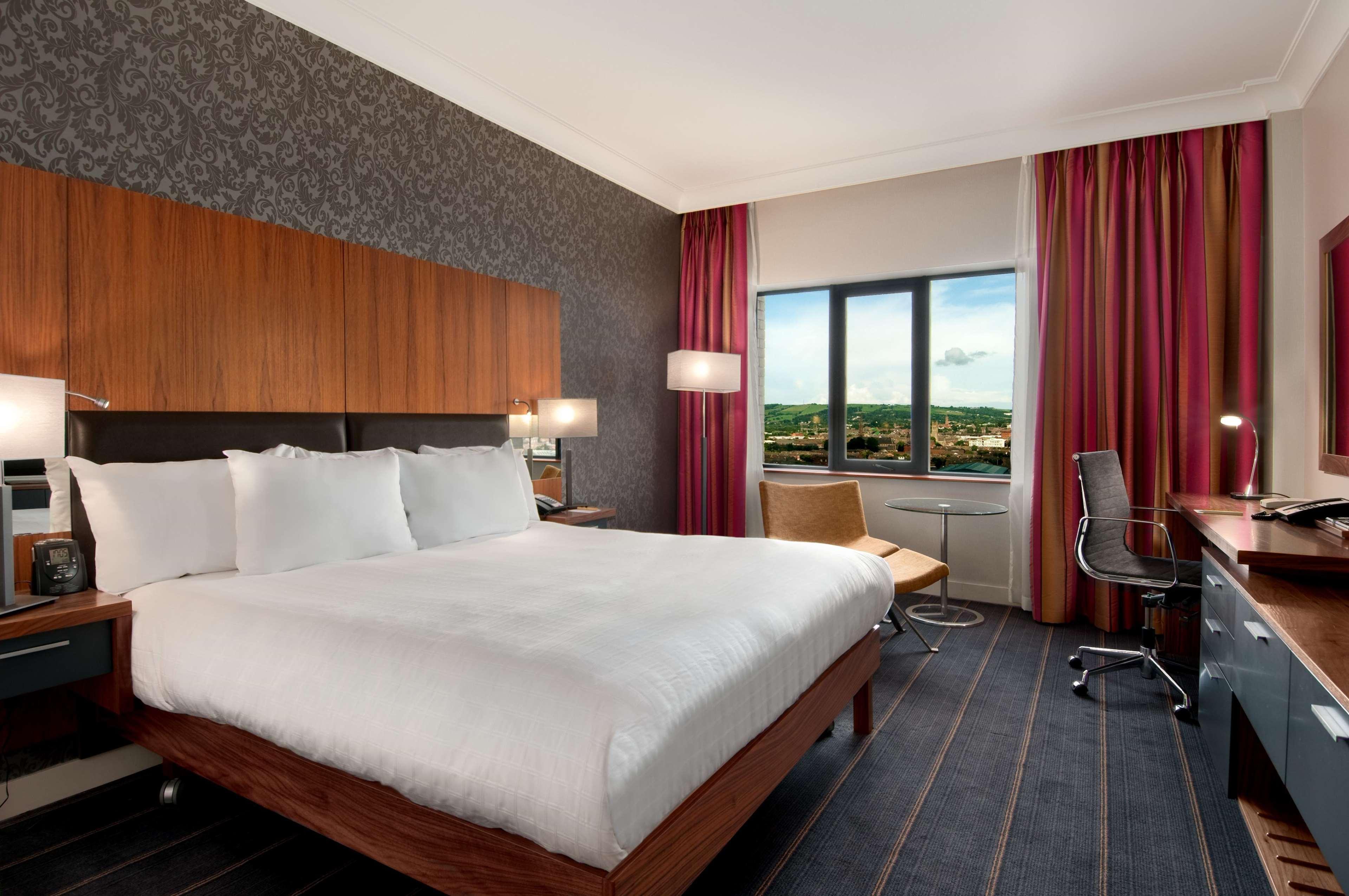 EXECUTIVE, KING BED, LOUNGE ACCESS