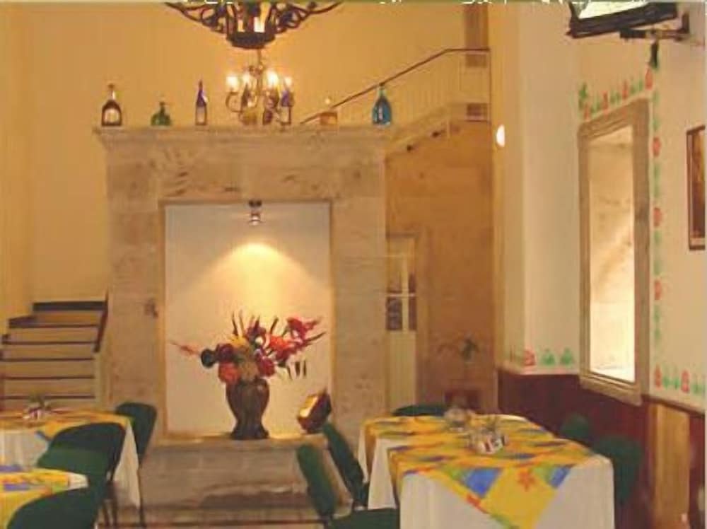 Posada Hidalgo Inn 10/40