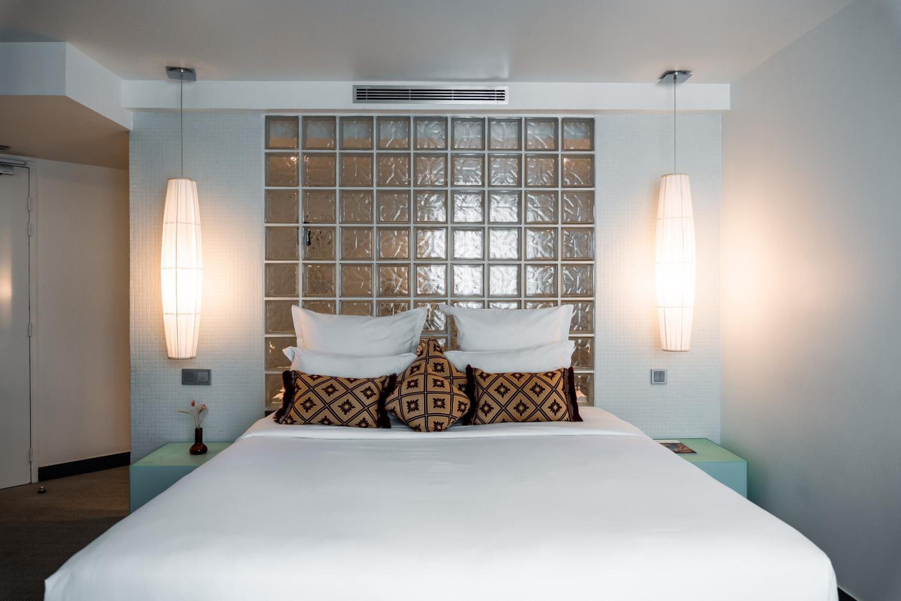 Kube, Double or Twin Bed