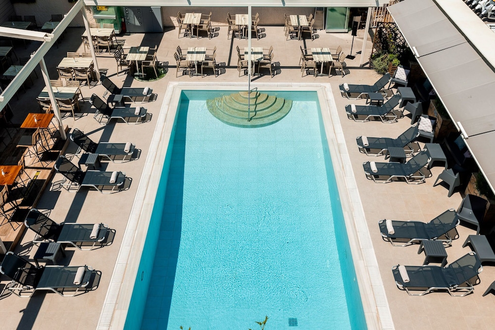 Telesilla Hotel 10/74