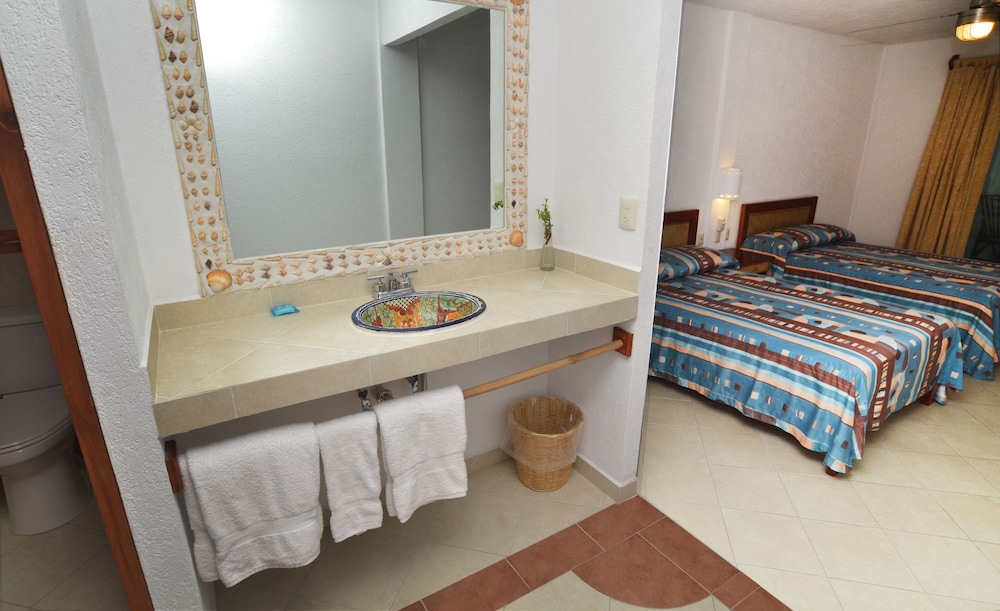 Suites Ixtapa Plaza 17/50