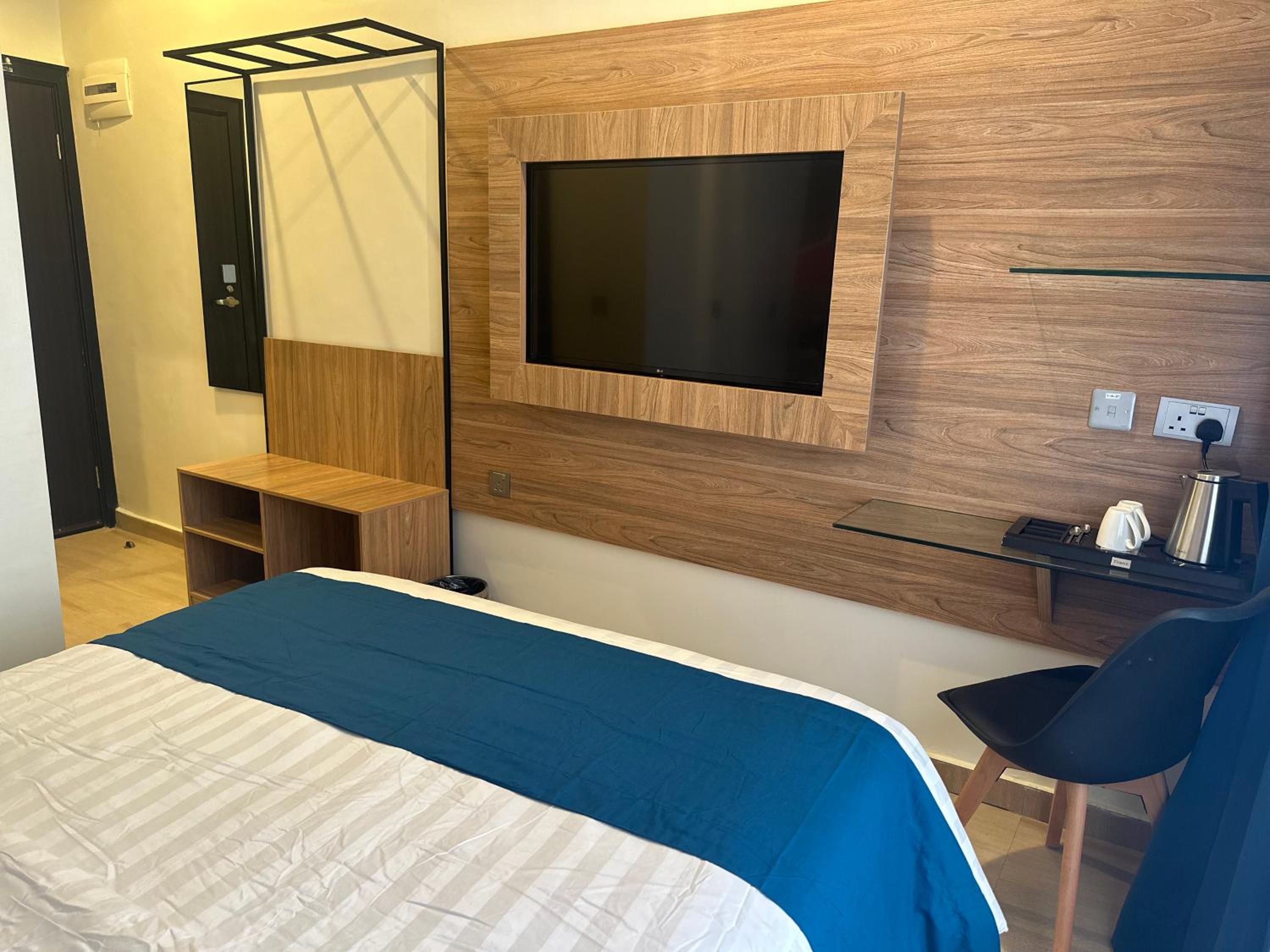 غرفة قياسية بسرير كوين، Hotelinn Oniru 3/5