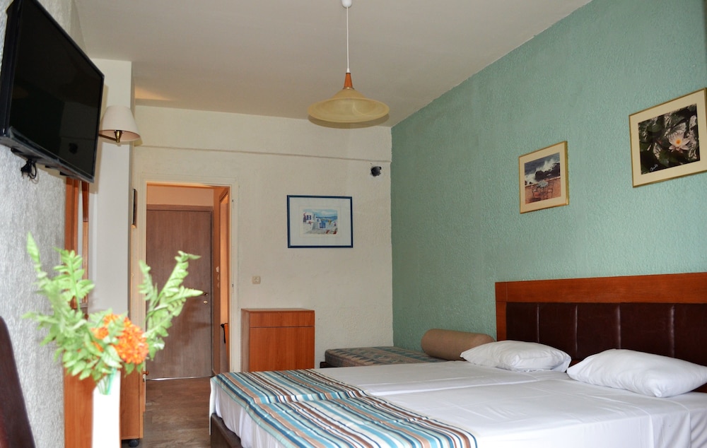 Sunset Beach Hotel 8/50
