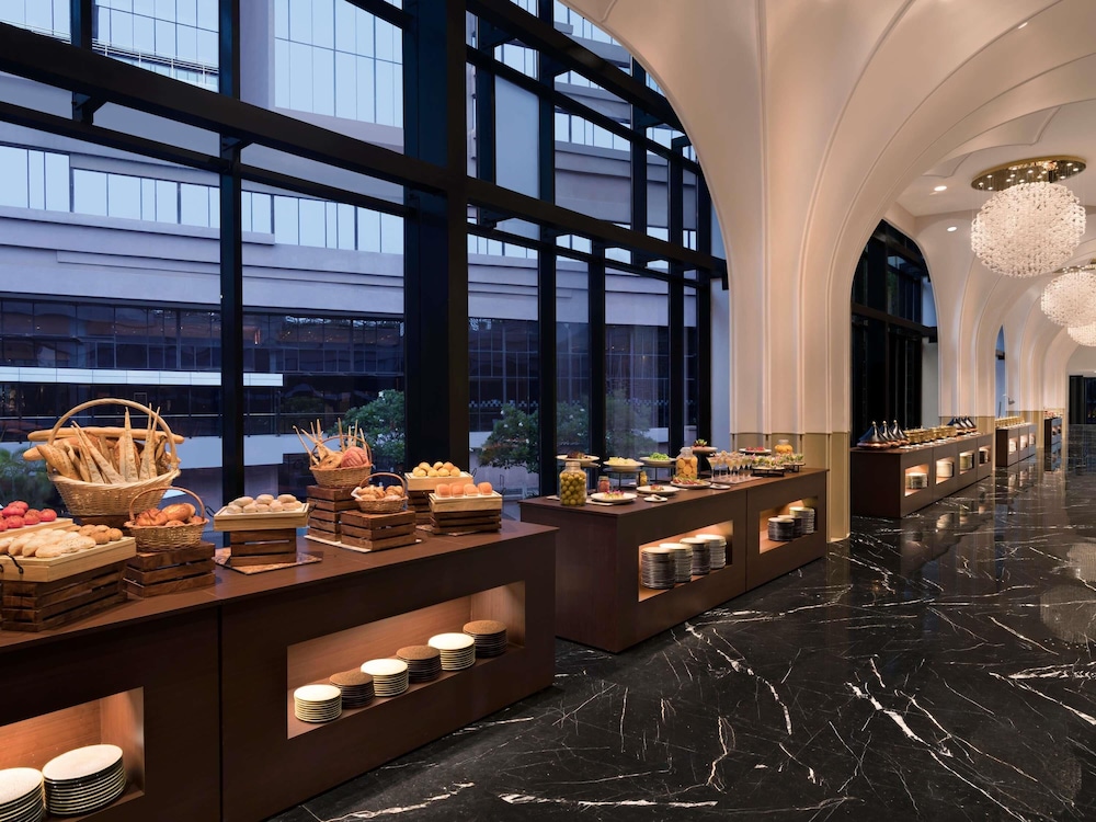 NOVOTEL KOLKATA HOTEL AND RESIDENCES 38/74