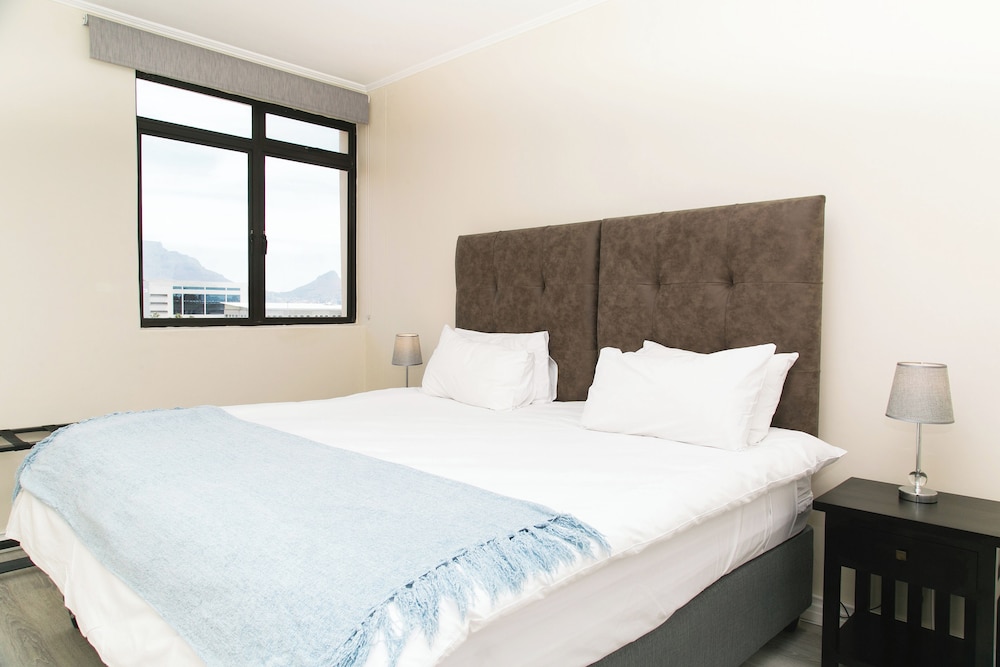 Cape Town City Accommodation the Island Club 11/69