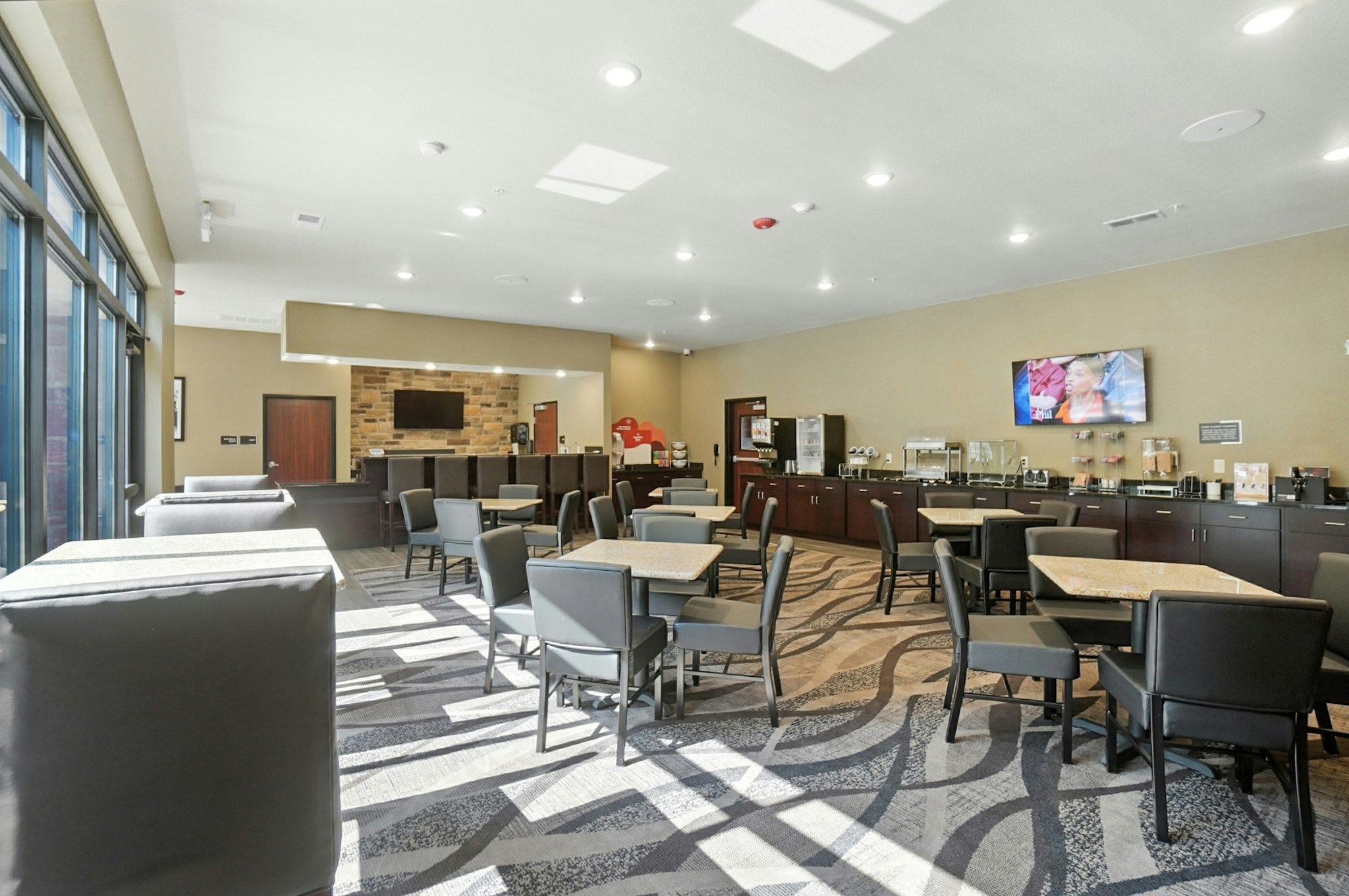 Cobblestone Hotel & Suites-Bellefontaine 36/50
