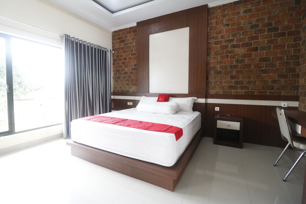 Reddoorz Plus Near Kualanamu Airport 16/29