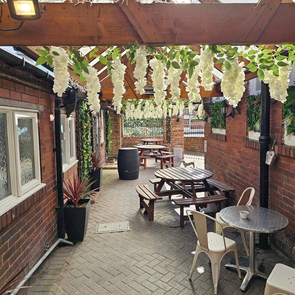 The Victoria Hotel 29/39