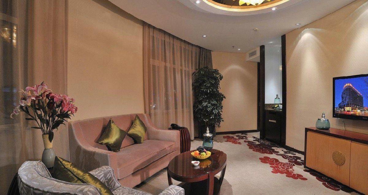 Chun Xue Four Seasons Hotel 43/57