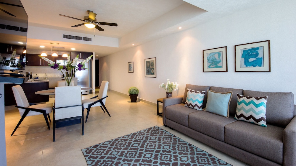 Grand Venetian Condominium 21/50