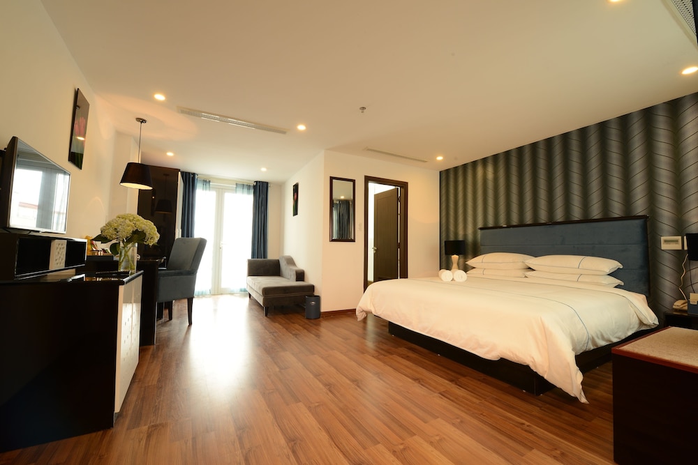 Suite, Balcony