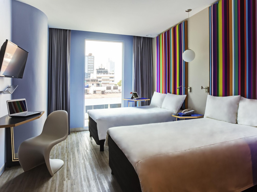 STANDARD, 2 DOUBLE BEDS