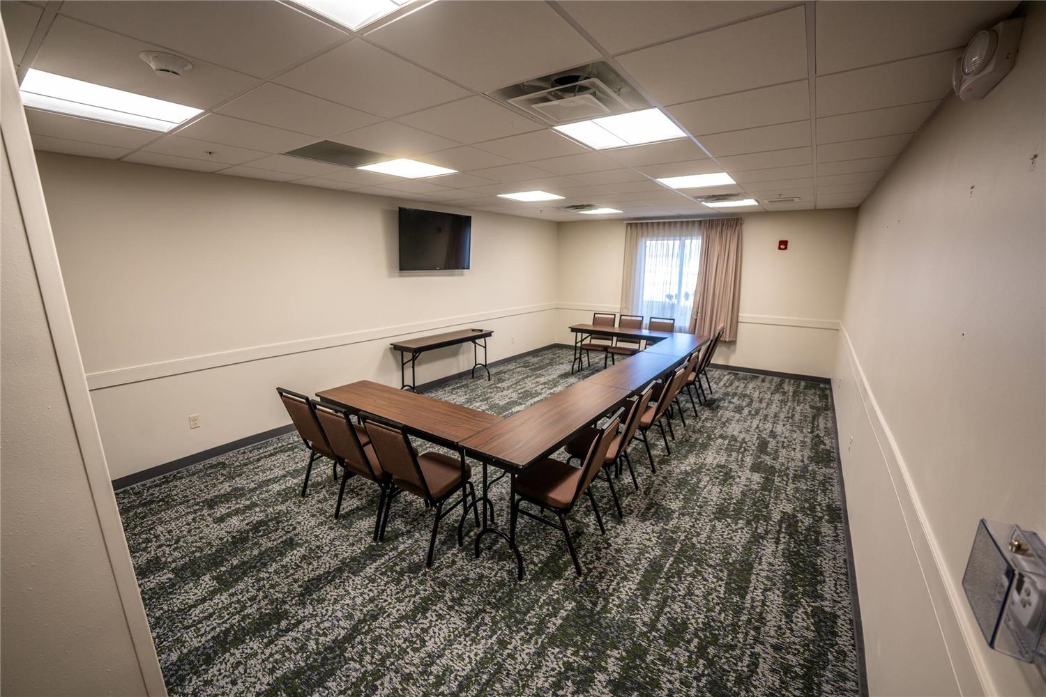 MainStay Suites at Discovery Park of America 36/38