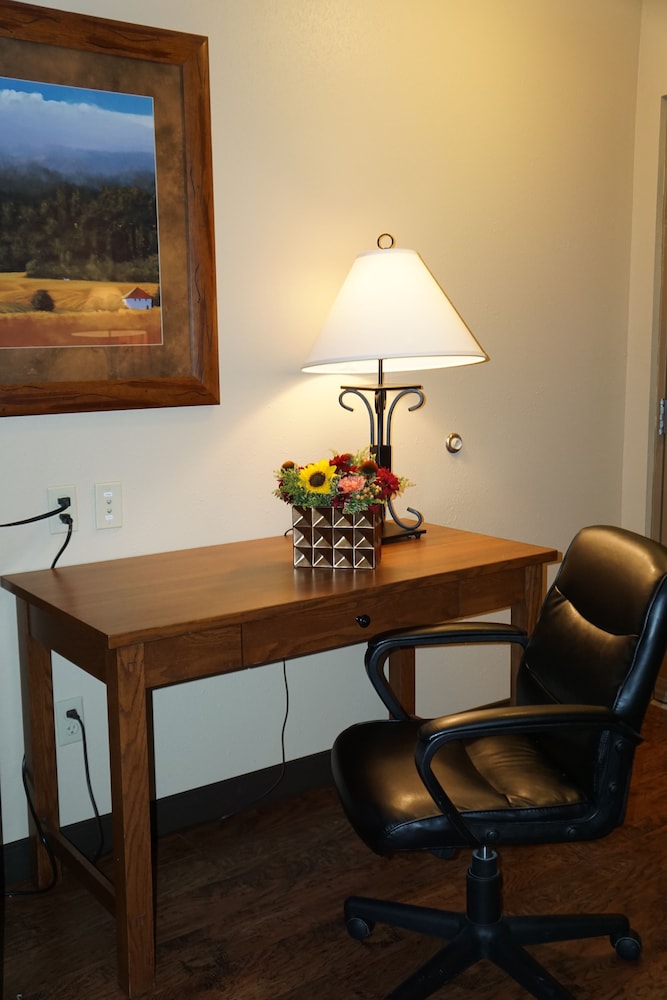 Best Western Plus Kelly Inn & Suites 33/43