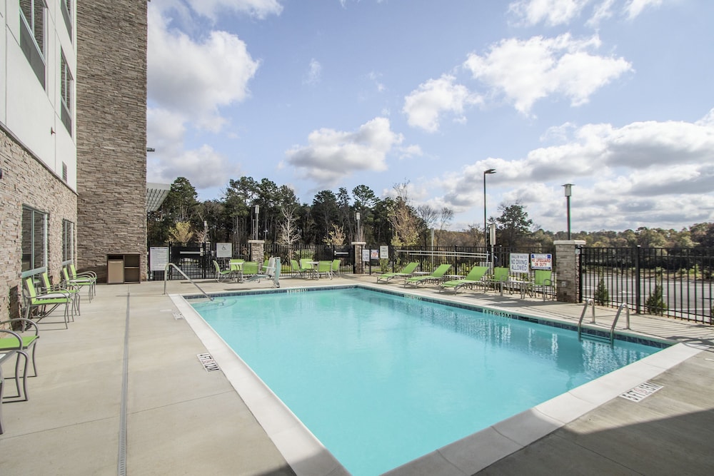 Holiday Inn Express Suites Charlotte Southwest 5/42