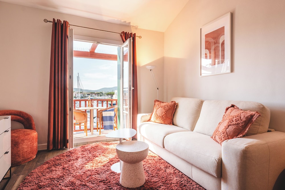 Mezzanine, Apartment, Double Bed, Sofa، Le Suffren, BW Signature Collection 3/7