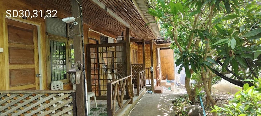 Phi Phi Cozy Seafront Resort 6/67