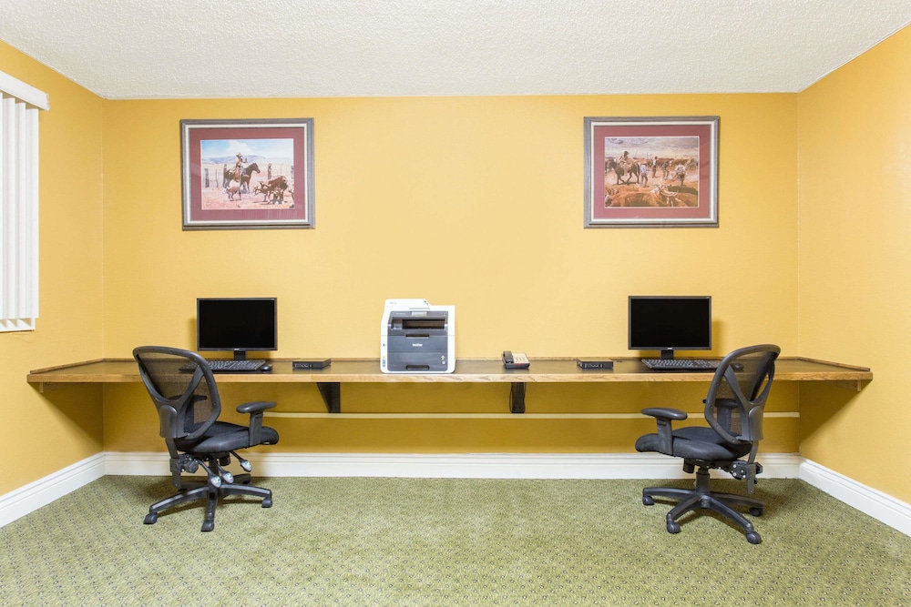 Ramada by Wyndham Elko Hotel at Stockmen's Casino 31/36