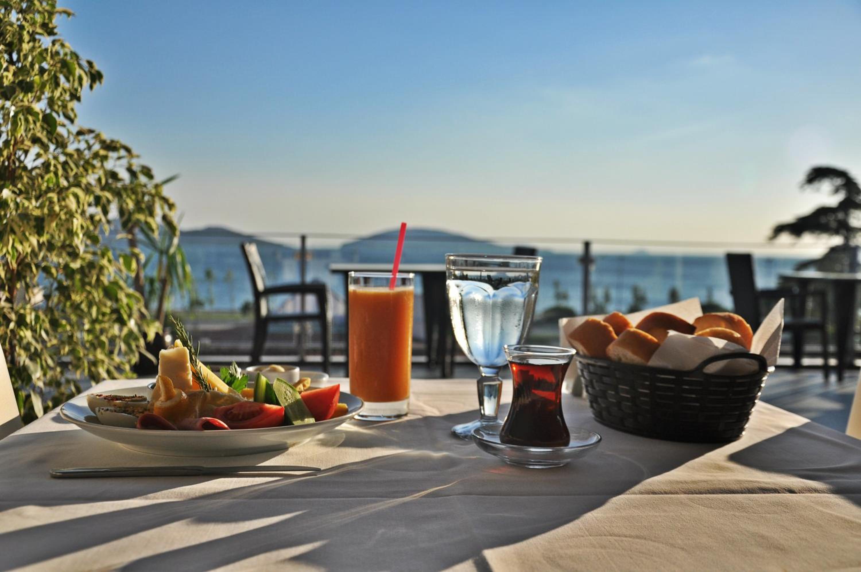 Island Hotel 37/43