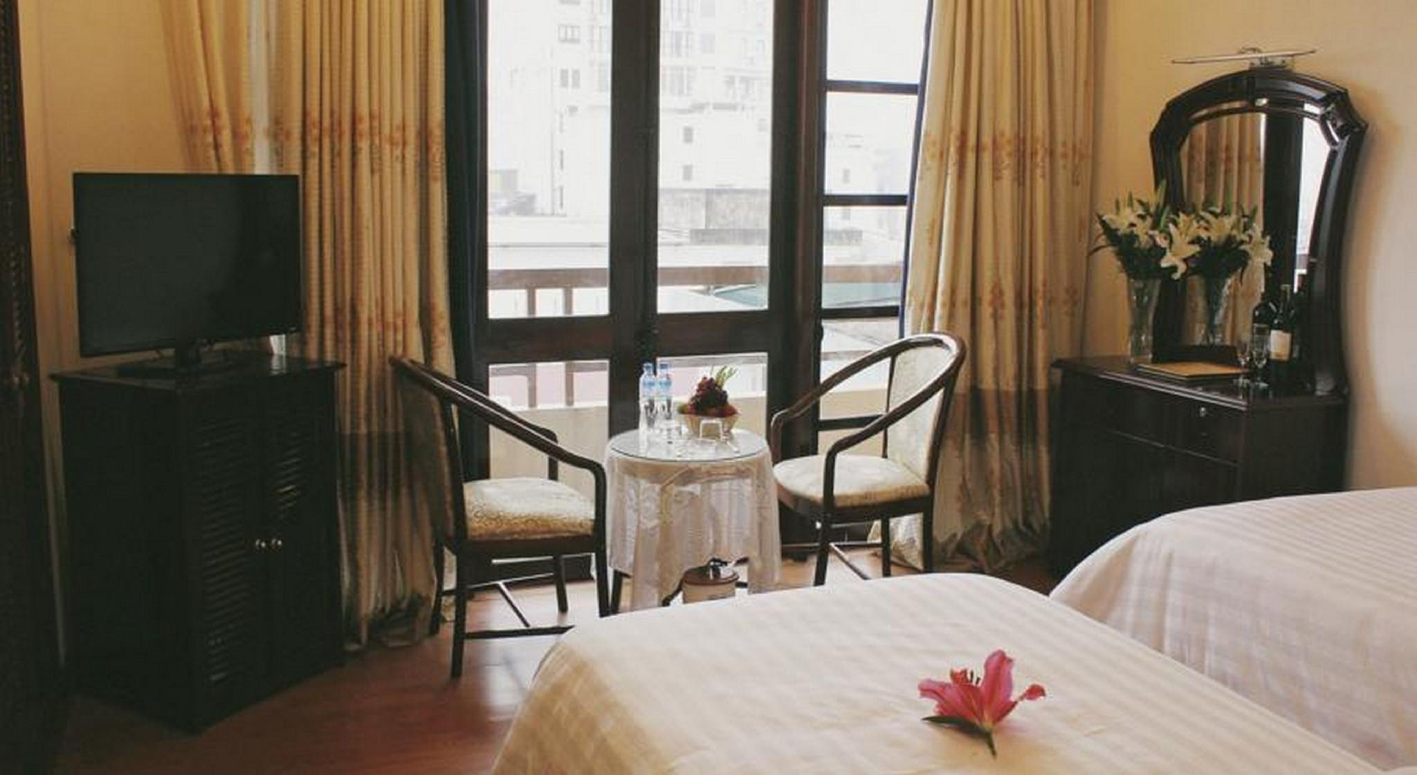 Deluxe, Double or Twin Bed
