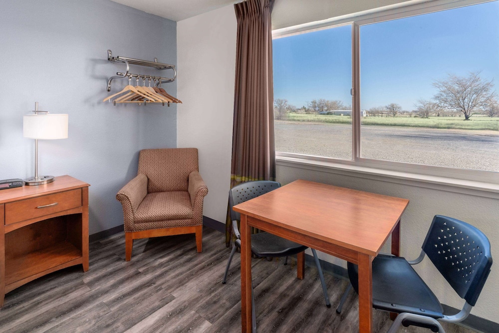 Super 8 by Wyndham Clayton 20/28