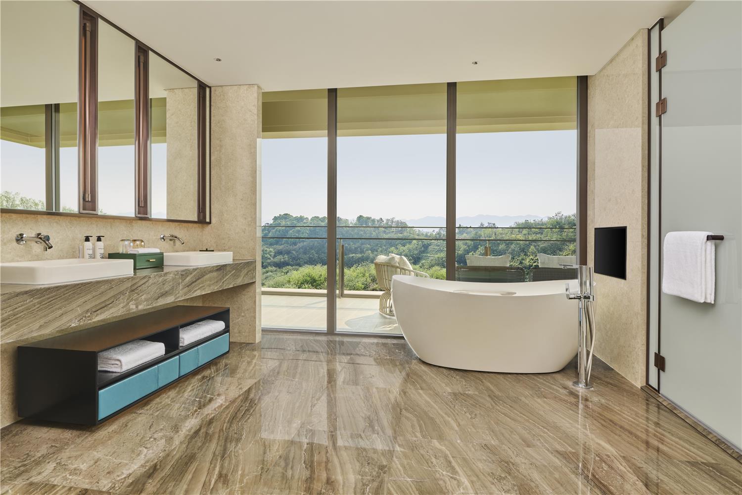 Inso Hotel Chongqing, Curio Collection by Hilton 57/57