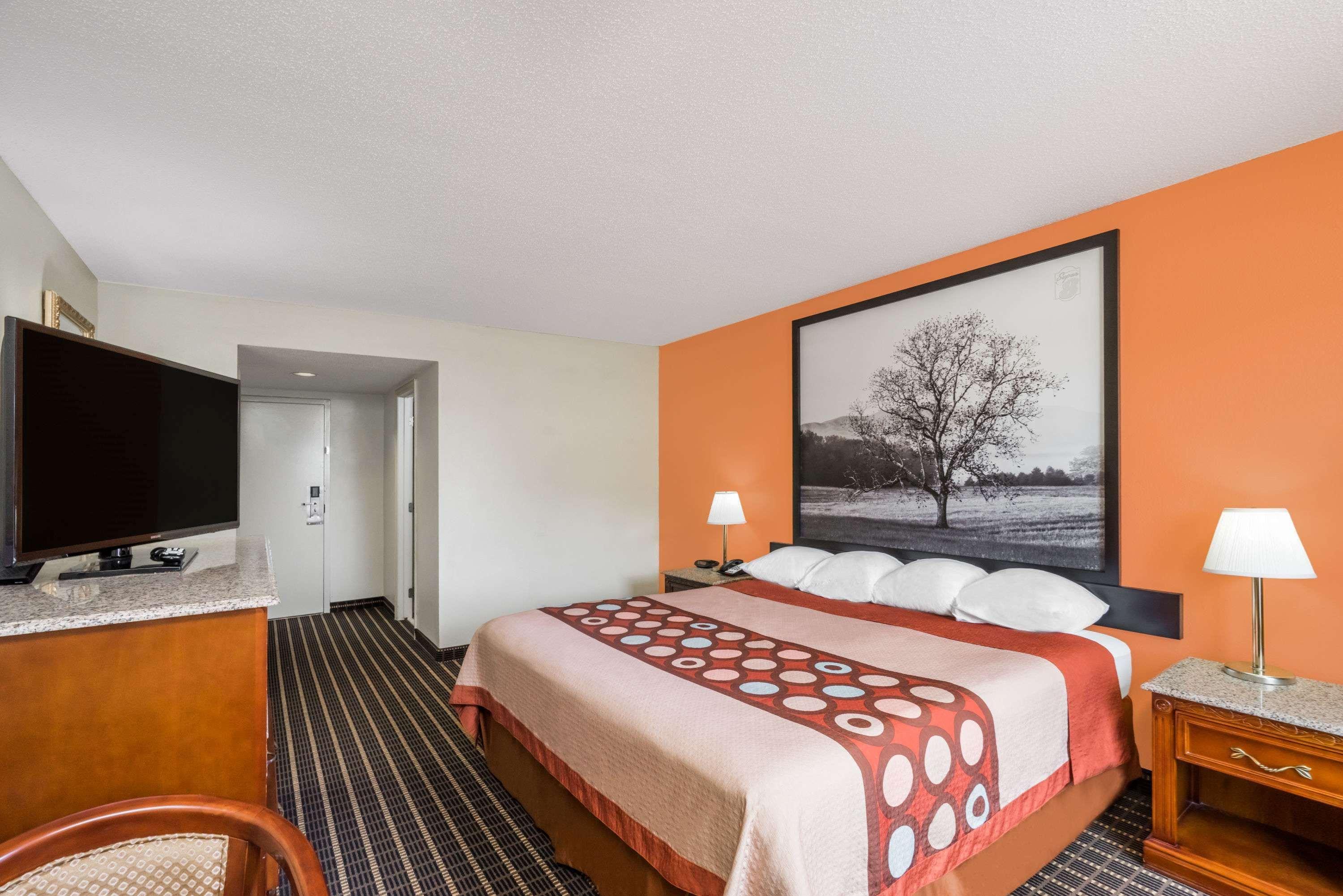 Super 8 by Wyndham Dandridge 5/17